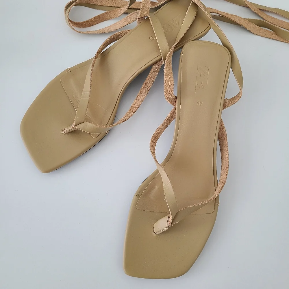 Zara Leather Ankle Tie Thong Strap Sandal in Tan, Size 6.5, Like NEW - Picture 3 of 6